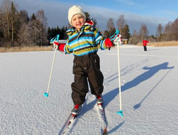 Поставьте ребенка на лыжи